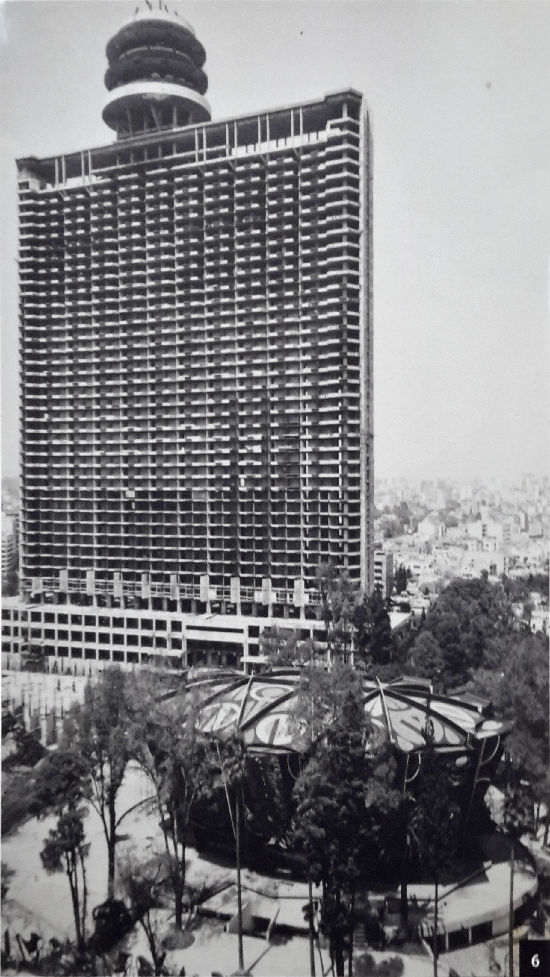 Vista general del conjunto Polyforum y Hotel de México