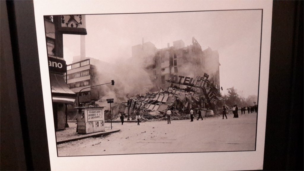 Fotografía del derrumbe del Hotel Regis