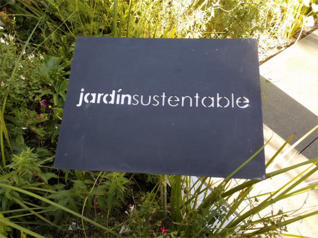 Placa son el nombre de Jardin Sustentable