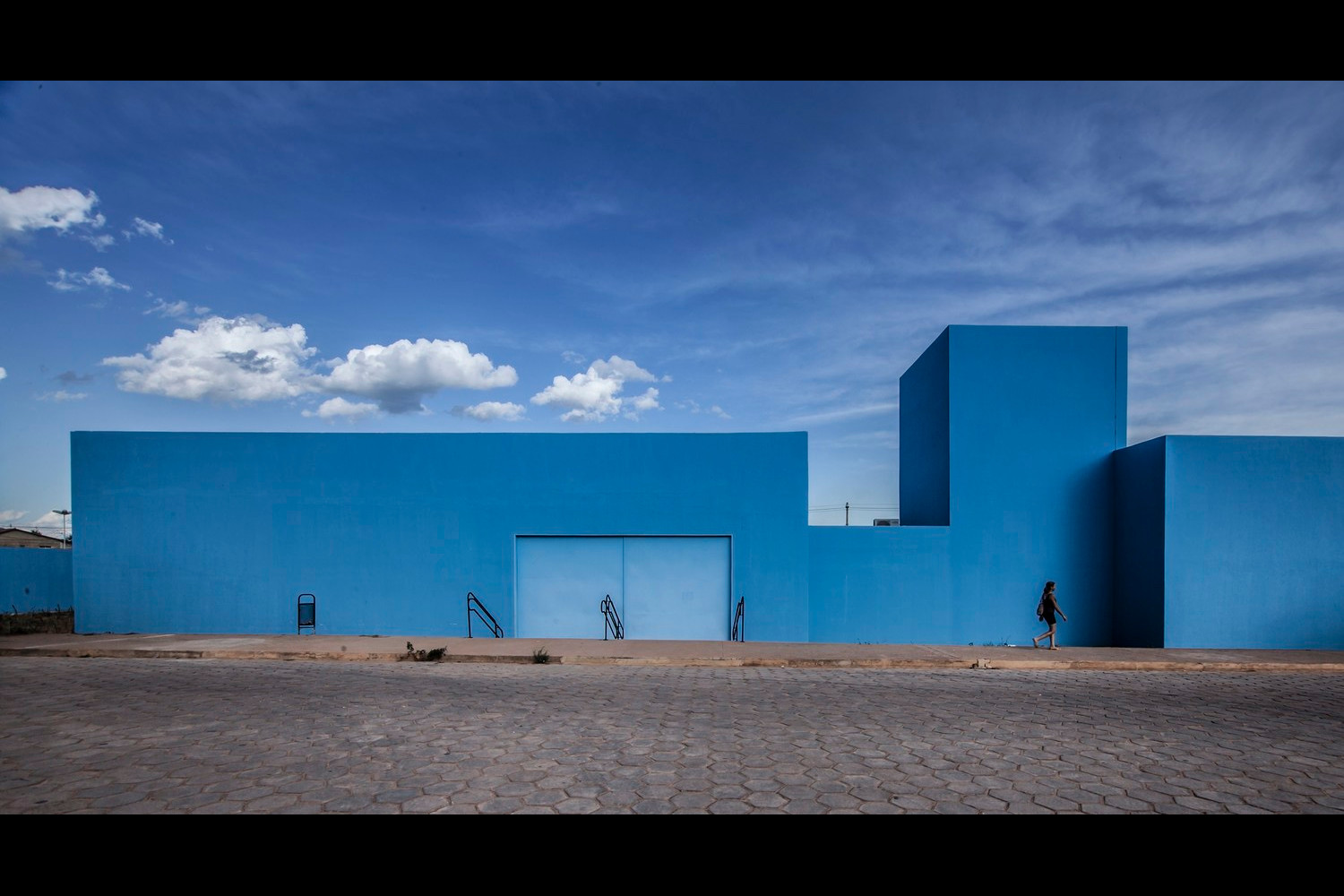 Proyecto Arquitectónico que utiliza el color Pantone 2020 Classic Blue