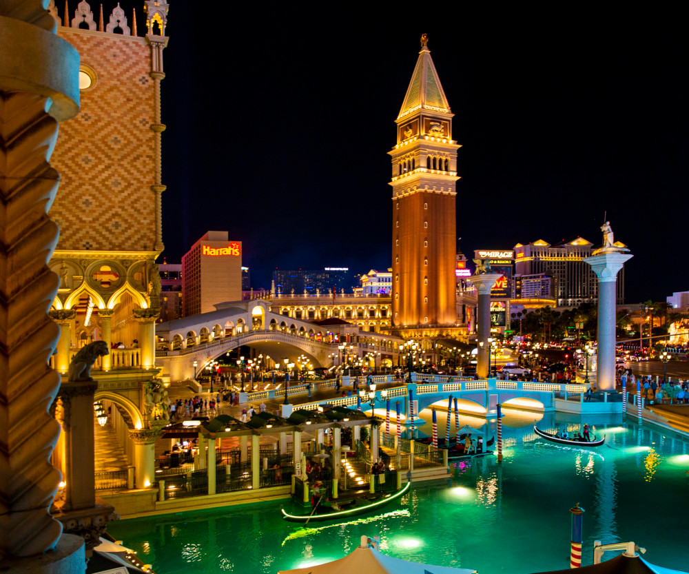 Vista nocturna del Hotel Venetian