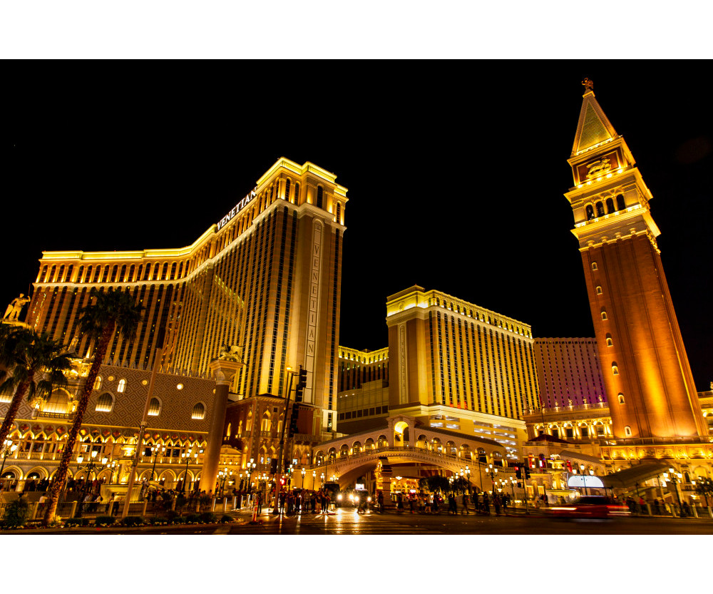 Vista nocturna del Hotel Venetian