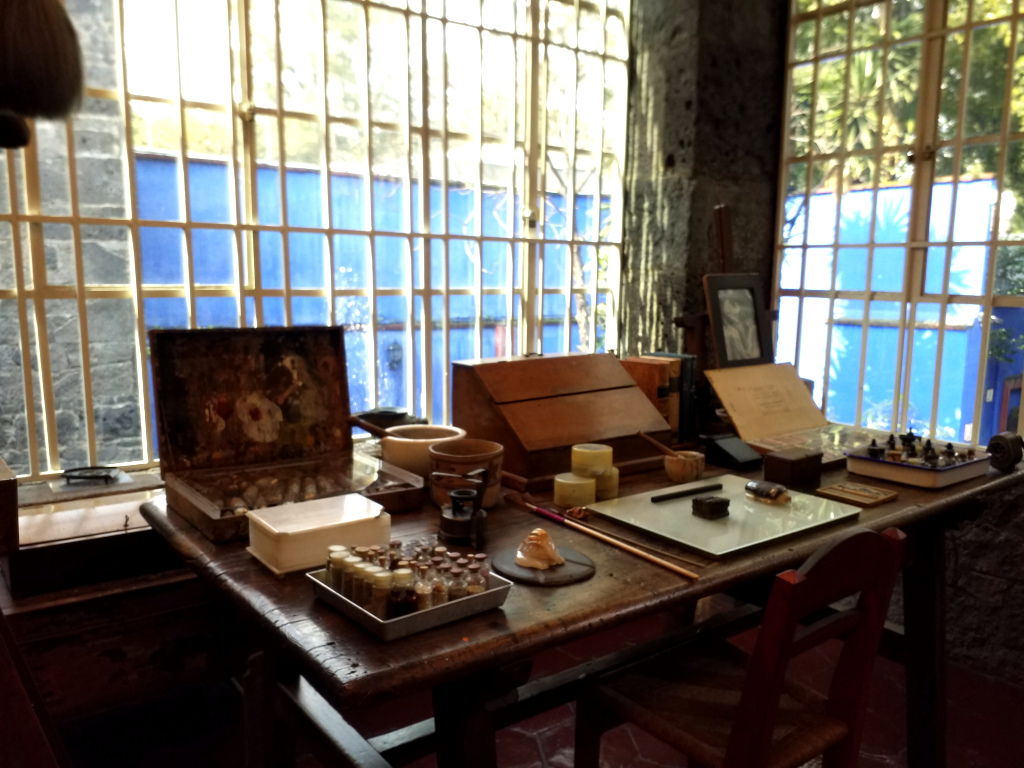 Mesa de trabajo en la Casa Azul