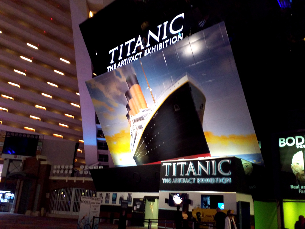 Fachada del lugar en donde se encuentra la exhibición Titanic en Las Vegas