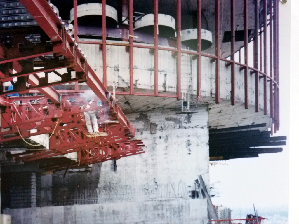 Construcción de la corona de la Torre WTC