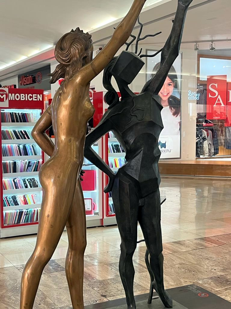 Escultura Homenaje a Terpsícore, la musa de la danza de Dalí