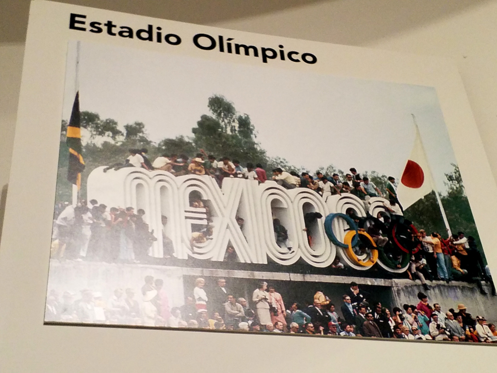 Logotipo Olimpiadas México 68 en estadio Olímpico