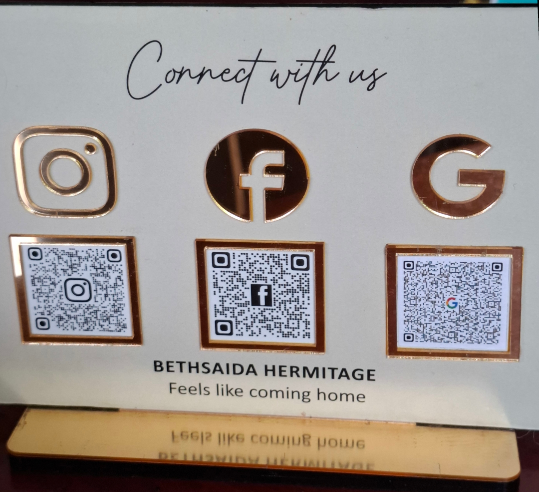 Redes sociales de Bethsaida Hermitage