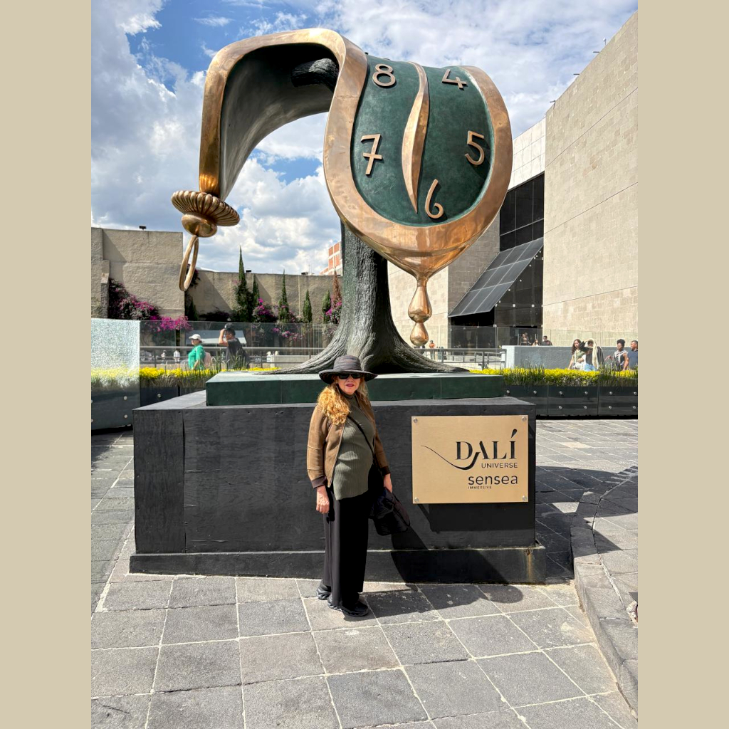 Escultura el reloj de Dalí