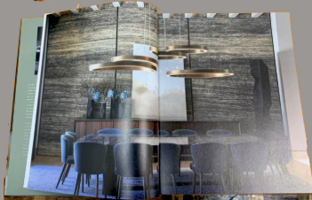 Libro abierto muestra página interior