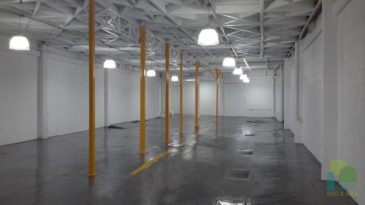 Área de nave en planta baja