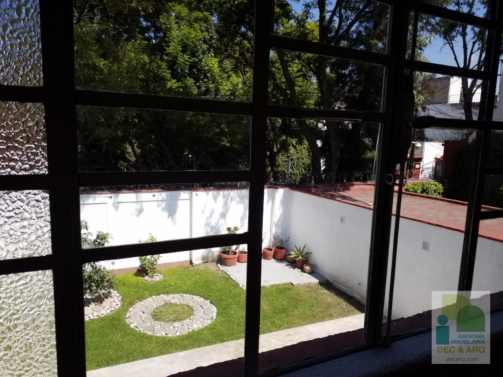 Vista del jardín desde la ventana