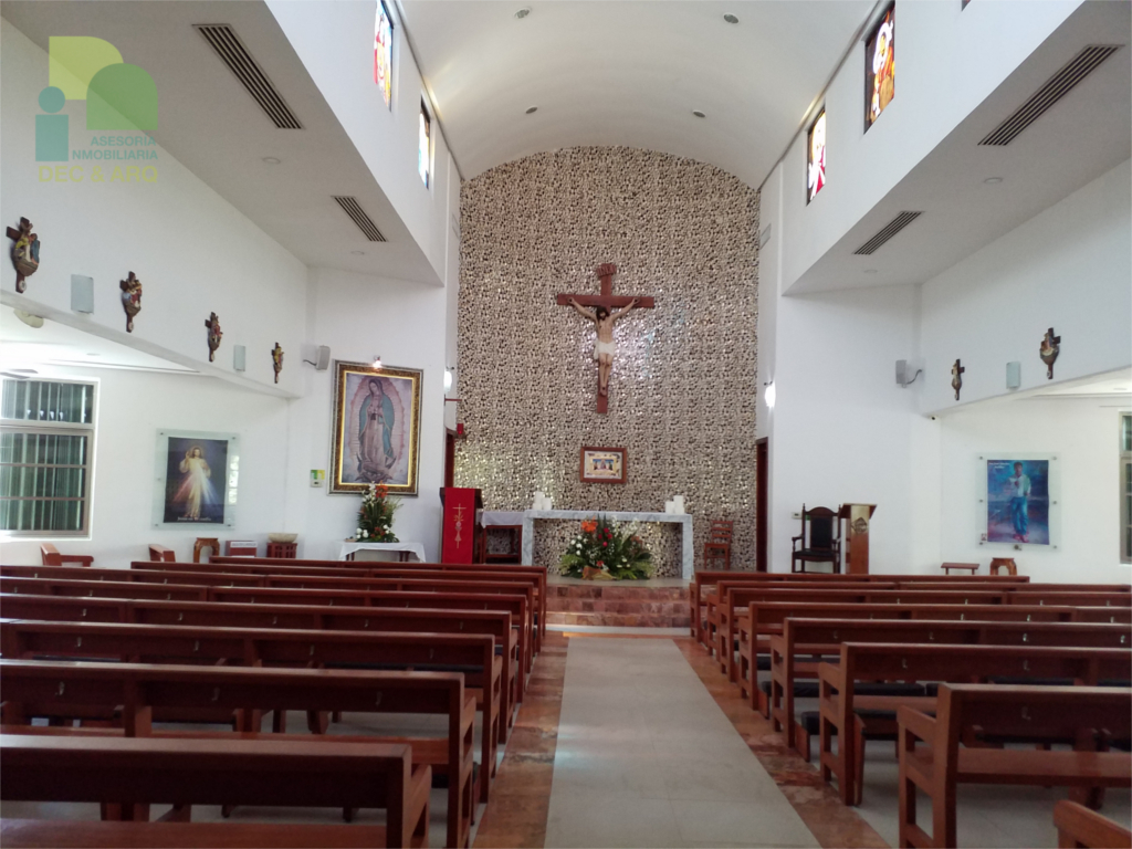 Interior de la Parroquia Cumbres