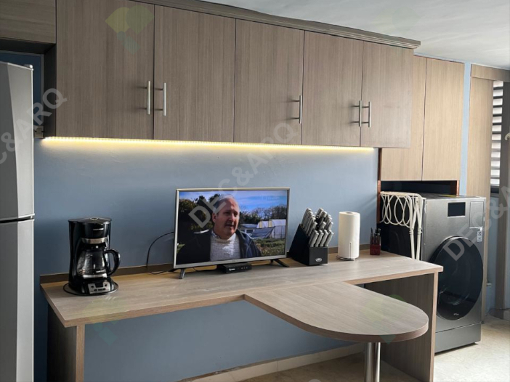 Barra de cocina con electrodomésticos